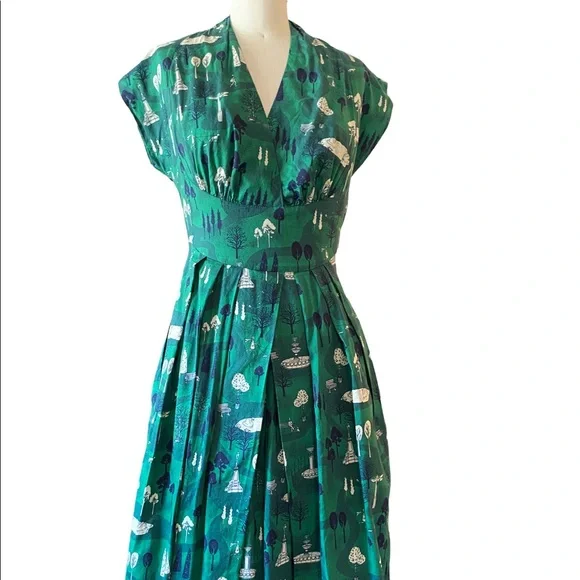 Emily And Fin | Dresses | Quirky Green London Dress | Poshmark Emily And Fin | Dresses | Quirky Green London Dress | Poshmark